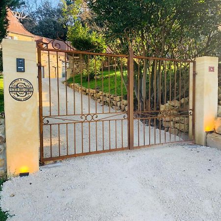 L'Ecrin Des Symes Villa Simeyrols Exterior foto